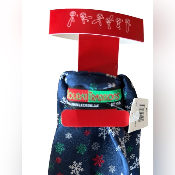 HOLIDAY TRADITIONS men’s snowflakes holiday winter Christmas pattern tie NWT - Picture 4 of 4